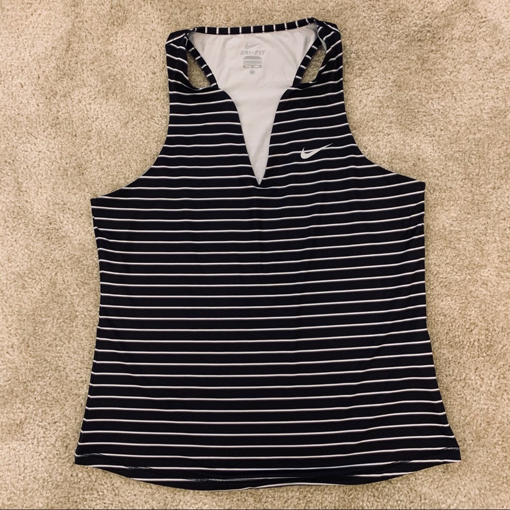 SOLD 🖤🤍 Nike Tank